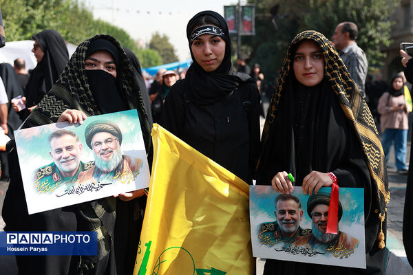موکب «عشاق‌الحسین» سازمان دانش آموزی در راهپیمایی خانوادگی جاماندگان اربعین حسینی - تهران