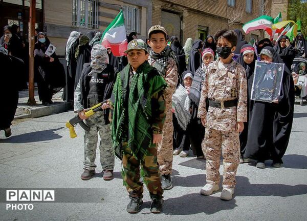  اوج اقتدار دختران ایران در گرامیداشت مادران و شهدای دانش‌آموز