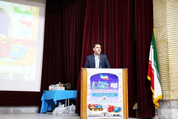 تجلیل از برگزیدگان دانش‌آموزی مسابقات فرهنگی و هنری جشنواره هما شهرستان دشتستان 