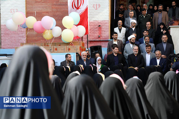 آیین تجهیز ۴۰۰۰ کتابخانه کلاسی با حضور وزیر آموزش و پرورش