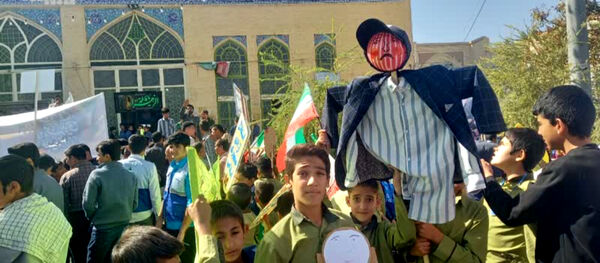 راهپیمایی باشکوه ۱۳ آبان در خاتم؛ روز ملی مبارزه با استکبار 