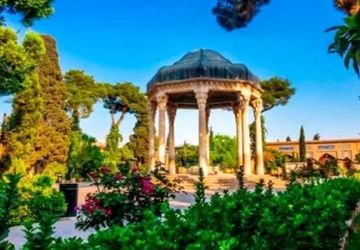 خوشا شیراز و وضع بی مثالش 
