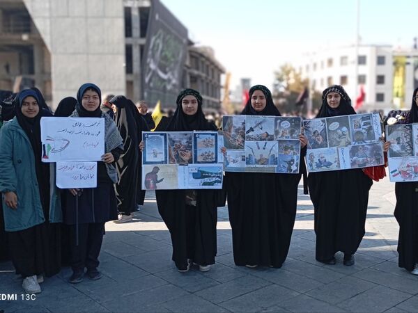 حضور پر شور دانش آموزان  در راهپیمایی ۱۳ آبان 