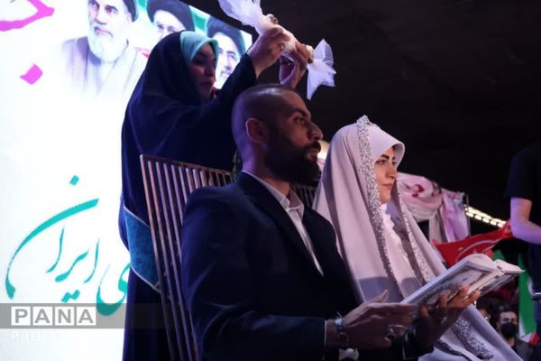 جشن ازدواج ۱۴ زوج جوان در میدان معلم شیراز - 2