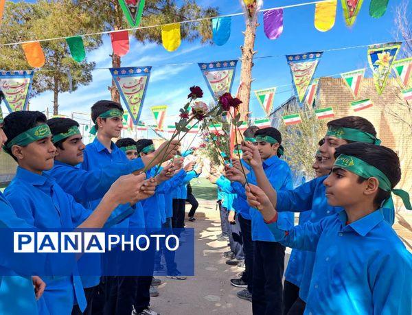 جشنِ تکلیفِ «به وقتِ میهن خدایی» دانش آموزان اشکذری همراه دستبوسی مادر