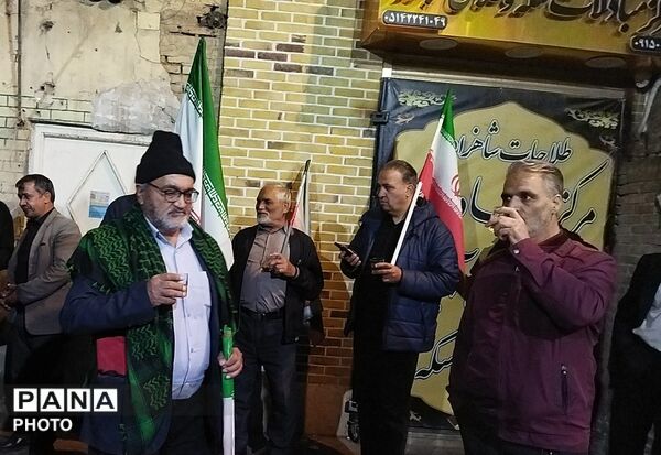 چایخانه فاطمه الزهرا ( س) هر شب در حال  خدمت رسانی به عاشقان وطن 