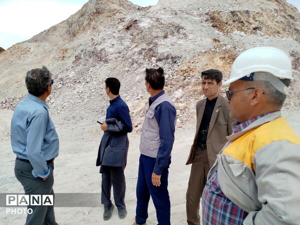 بازدید فرماندار کاشمر از معدن کائولن 