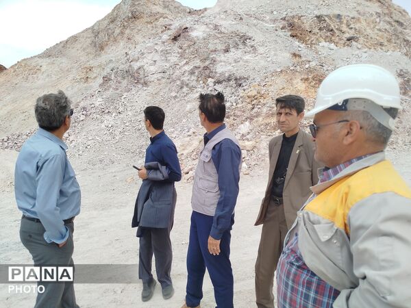 بازدید فرماندار کاشمر از معدن کائولن 