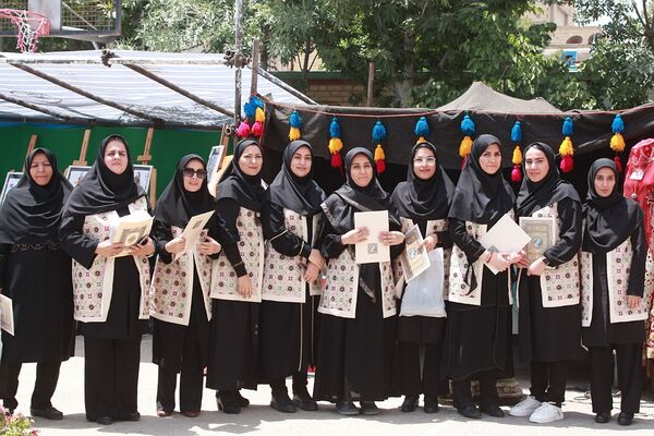 افتتاح نخستین جشنواره تن‌پوش نور، نمایشگاه مُد و لباس ایرانی اسلامی در شهرستان بهارستان 