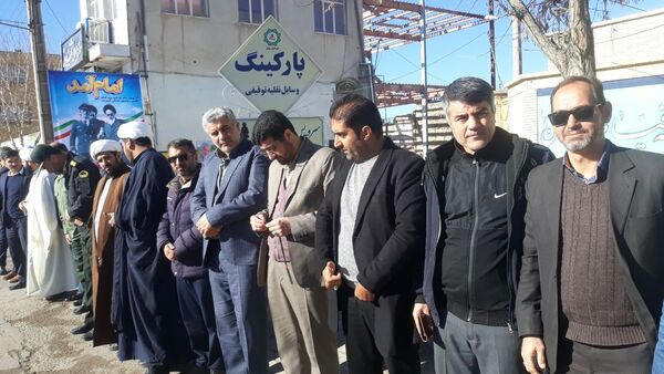 آیین گلباران تمثال امام خمینی(ره) در شهرستان کوهسرخ