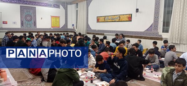 مراسم افطاری در دبیرستان استعدادهای درخشان شهید بهشتی دوره اول