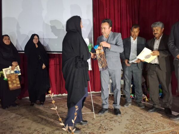 آیین رونمایی از کتاب راهنمای مدیر و معلم 