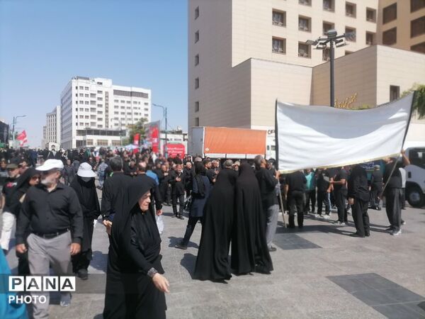 مشهد در سوگ امام رضا (ع) 
