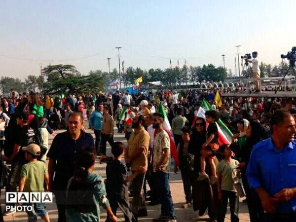 تهران غرق در نور و شادی در «مهمانی ۱۰ کیلومتری»؛ تجلی بیعت پایتخت‌نشینان با ولایت