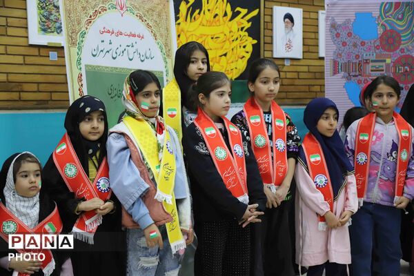 غرفه سازمان دانش‌آموزى در قلب تجمعات