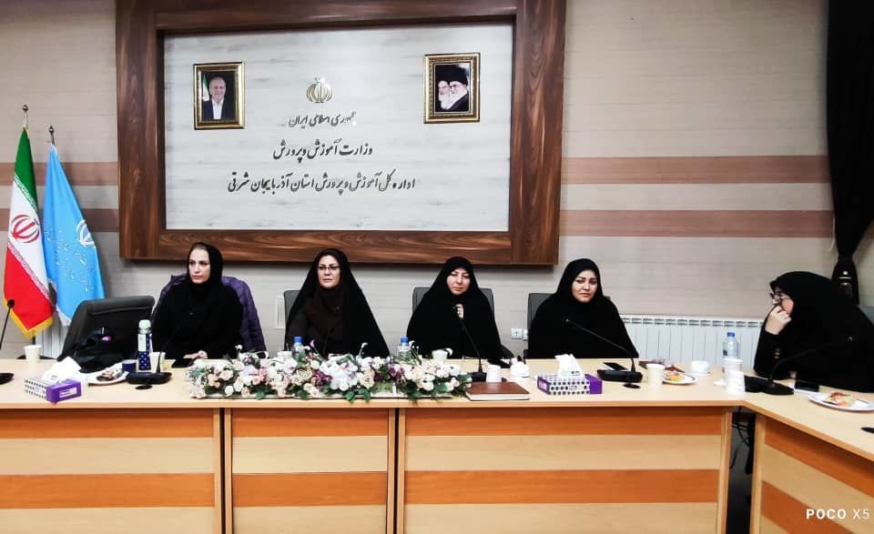 نشست آگاهی‌بخشی بانوان فرهنگی با محوریت سلامت زنان، دیابت و پیشگیری از بیماری‌‌های زنان در تبریز برگزار شد