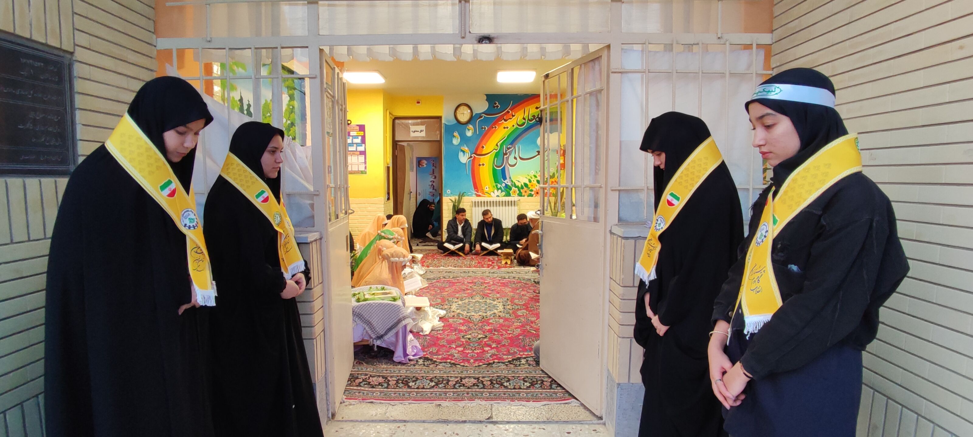 محفل انس با قرآن کریم در دبیرستان دخترانه شهدای زیارت 