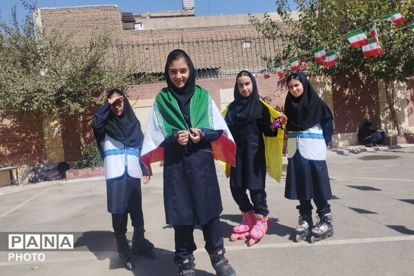 تپش زندگی در بین دانش‌آموزان دبیرستان عفت آهنگری 