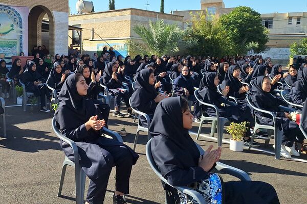 آیین نواختن زنگ مدرسه با شروع سال تحصیلی جدید 