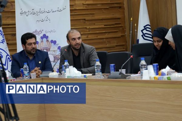 نشست خبری مدیرکل نوسازی مدارس استان اصفهان با دانش آموز خبرنگاران پانا