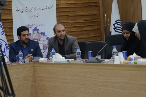 نشست خبری مدیرکل نوسازی مدارس استان اصفهان با دانش آموز خبرنگاران پانا