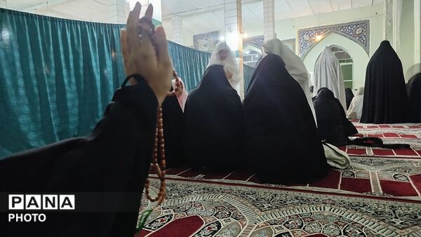مردم دزک در شب قدر در مسجد امام حسین (ع) به نیایش و عبادت پرداختند