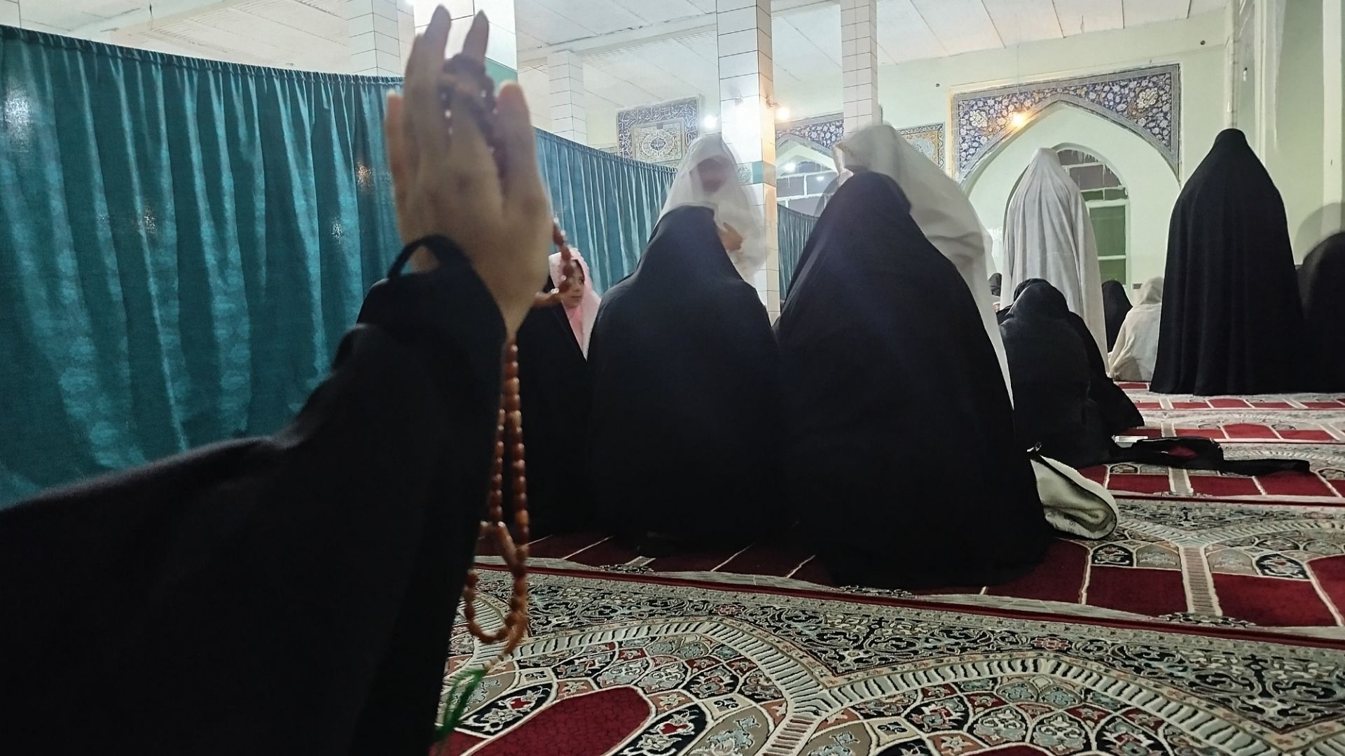 مردم دزک در شب قدر در مسجد امام حسین (ع) به نیایش و عبادت پرداختند