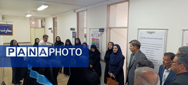 بازدید مدیرکل امور شاهد وزارت آموزش و پرورش از دبیرستان شاهد زینبه