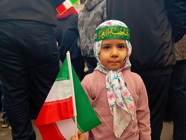 جلوه‌هایی از حضور پرشور دهه نودی‌ها در راهپیمایی ۲۲ بهمن در یزد