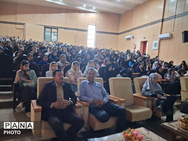 همایش مشاوره انگیزشی و آمادگی برای آزمون های مدارس برتر ویژه دانش آموزان پایه هشتم و نهم دبیرستان وکیلی۱۰