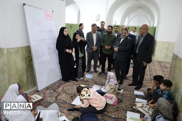 بازدید معاون سیاسی امنیتی اجتماعی استانداری یزد از موکب رفع اشکال دانش‌آموزان