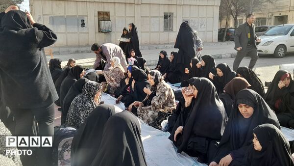  اقامه نماز باشکوه عید فطر در مسجد قائم‌المهدی جاهدشهر