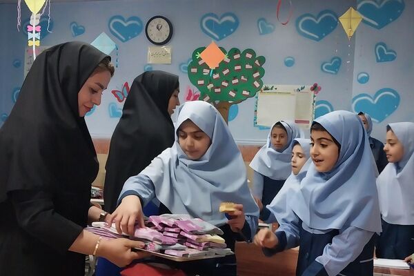 برگزاری جشن روز دانش‌آموز در مدارس ناحیه دو شهرری 