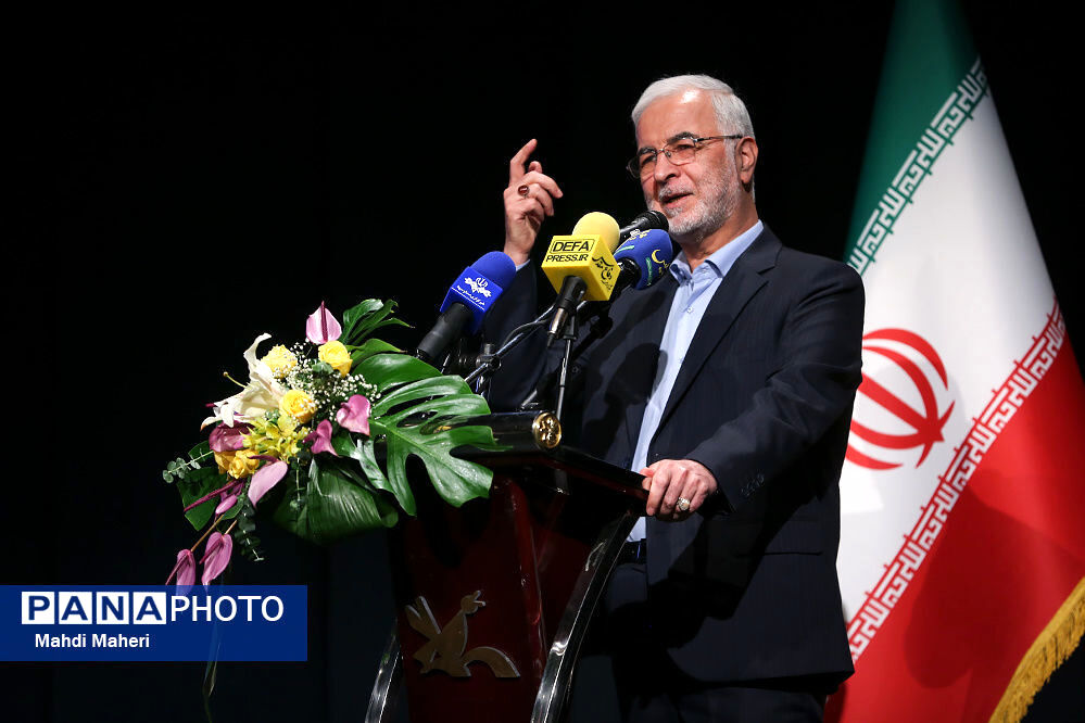 مؤمنی: نصب پنل خورشیدی در تمام مدارس جدید الزامی خواهد بود