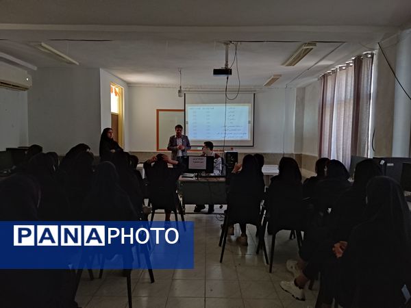 مشاوره کنکور برای دوازدهمی‌های زهرای مرضیه (س) با حضور مشاور کشوری