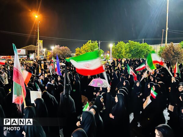 نمایش اقتدار مردم عنبرآباد در آخرین چهارشنبه سال