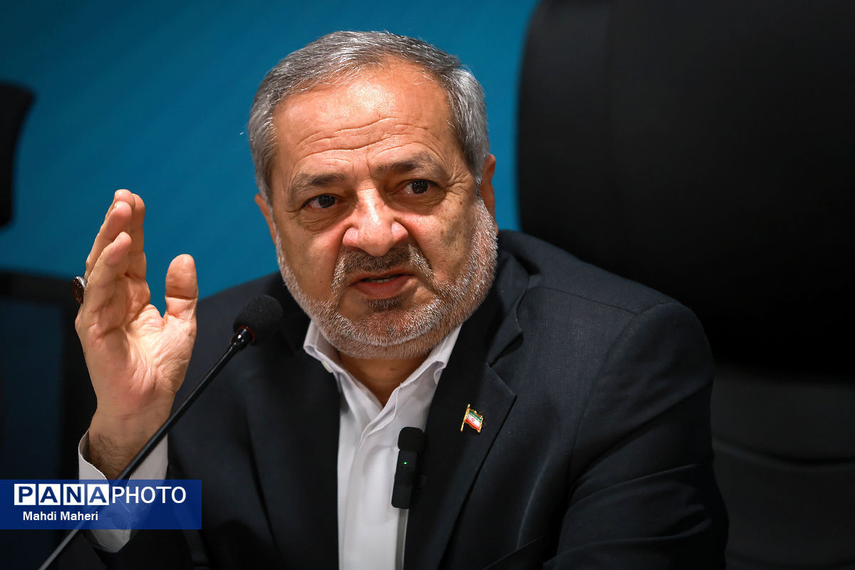 معلمان در سخت‌ترین شرایط جریان خدمت‌رسانی به دانش‌آموزان را ادامه دادند/ با تمام وجود مقابل معلمان ادای احترام می‌کنم