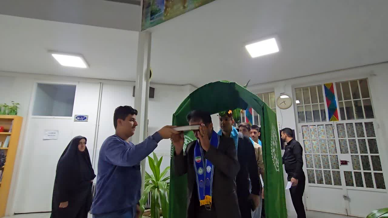 آئین بدرقه یزد از دانش‌آموزان عازم سرزمین وحی