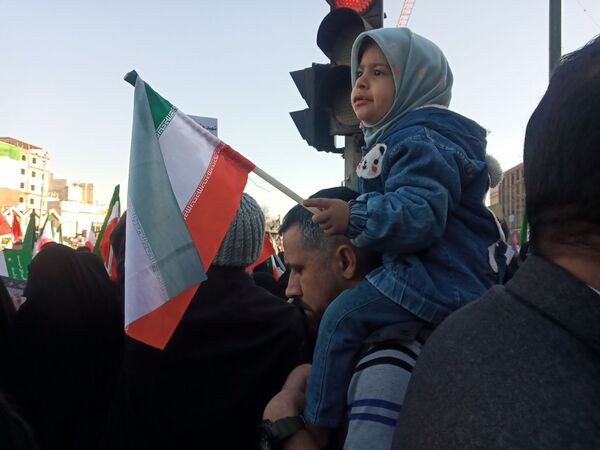 خیرش عظیم ملت یکپارچه ایران علیه عناصر تخریبگر و تروریست مسلح در مشهد مقدس