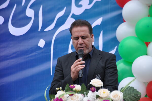 برگزاری آیین نمادین نواختن زنگ سپاس معلم در کرمانشاه