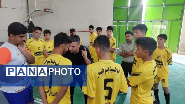 برگزاری مسابقات فوتسال بین مدارس در پارسیان 