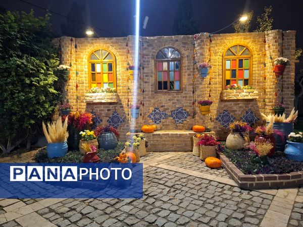 زیبایی باغ گل‌های مشهد در پاییز