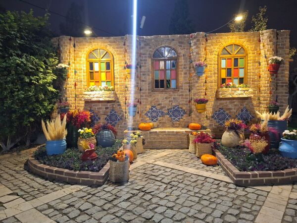 زیبایی باغ گل‌های مشهد در پاییز