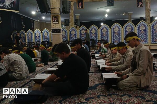 محفل انس با قرآن به یاد رهبر شهید