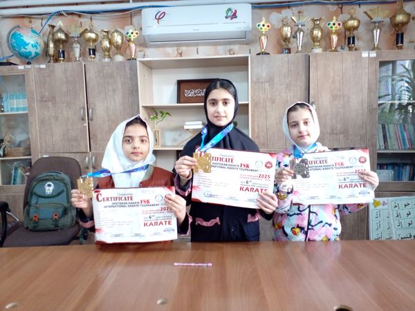  موفقیت دختران کاراته کار مدرسه هدی ۱  در مسابقات بین المللی در تهران
