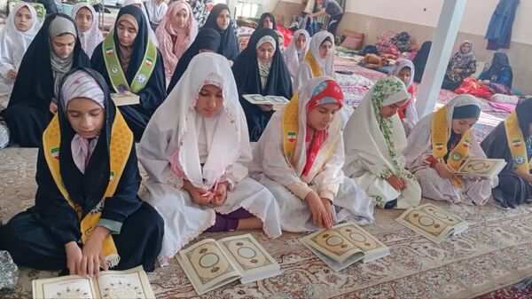 اعتکاف دانش‌آموزی در مسجد امام حسین(ع) روستای تپه‌گجی منطقه بیرانوند 