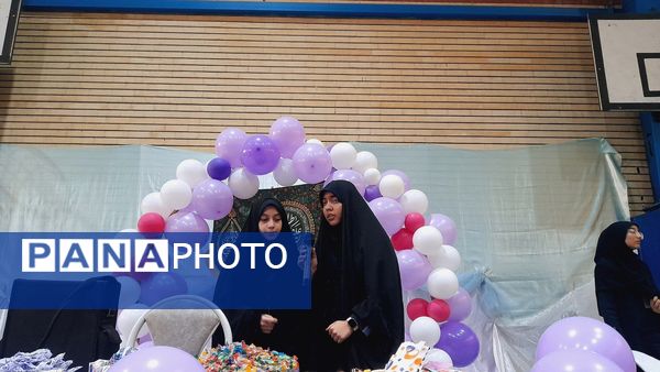 جشن ولادت حضرت زهرا(س) و روز مادر در مدرسه شاهد «عصمت» ناحیه ۳ کرج 