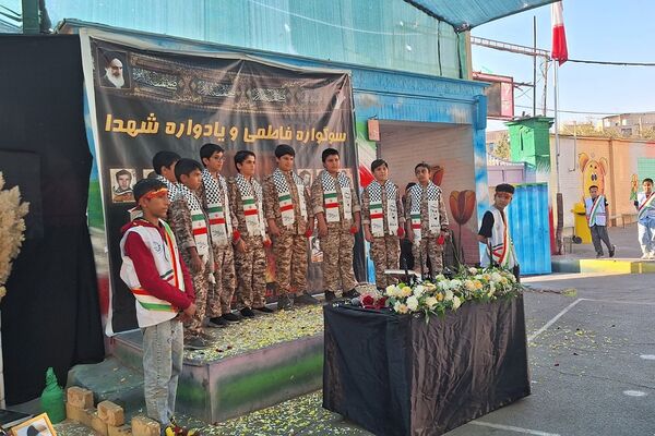 سوگواری معنوی در شیخ جنید(ره)؛ مدرسه غرق در عطر فاطمیه