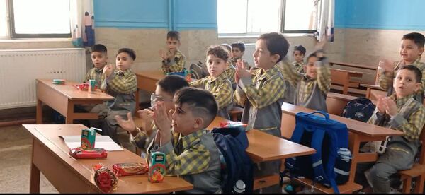 جشن‌شکوفه‌ها در‌ دبستان شهدای گمنام