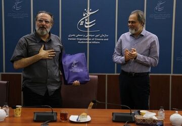 دهکردی در شرایط بحرانی به کمک سینما آمد